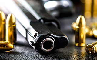 Chłopiec zastrzelił się z broni ojca. „Aktu oskarżenia szybko nie będzie”